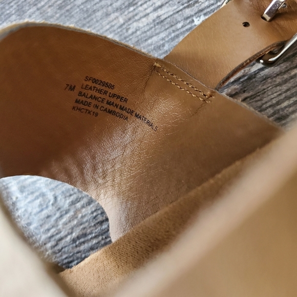 NEW Sofft Velora Snakeskin Embossed Sandal Brown - Picture 6 of 9